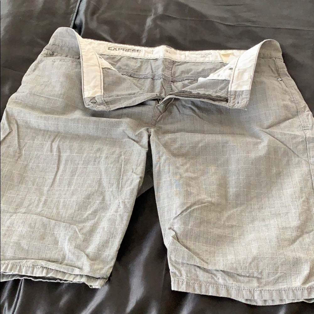 Men’s Express shorts. 36w. Slim fit/low rise.